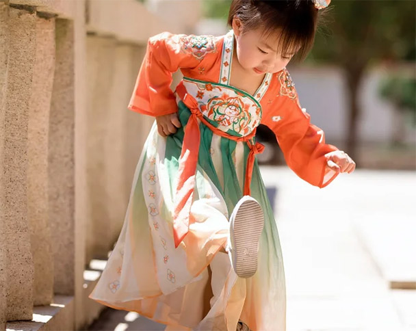 属龙女孩子什么名字比较招财（属龙女孩高雅有涵养的名字，优雅又大方，人见人爱！）